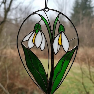 Stained Glass Snowdrop Flower – Handmade Spring Suncatcher, Botanical Window Hanging, Nature Lover Gift
